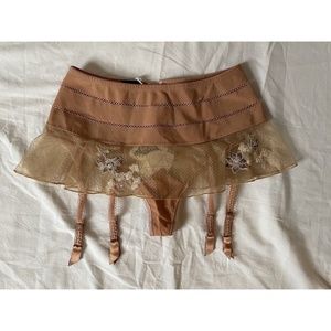 La Perla Nude Garter Belt With Thong Size IT 2 / XS Made in Italy NEW WITH TAGS